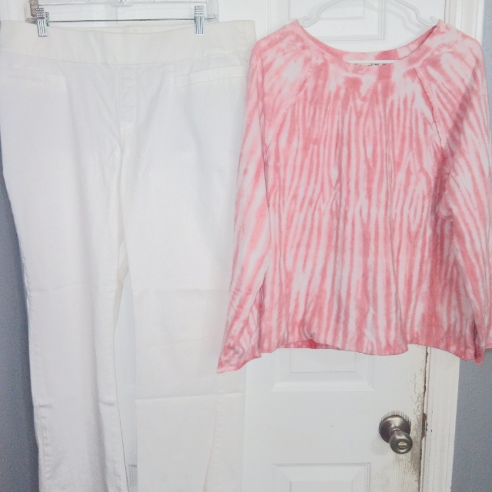 womans xl peach and white Wallflower lightweight sweater 16 white lee capri pant